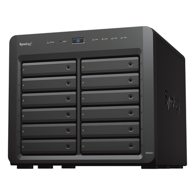 NAS de Escritorio / 12 Bahías / Expansible a 24 / AMD Ryzen Quad-Core 2.2 GHz / DDR4 ECC 32 GB / Caché NVMe / 10-25GbE / 2100 MB/s Lectura